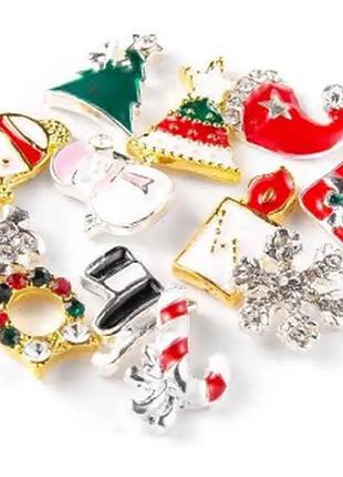 Дизайн нігтів об'ємні 3d фігурки для новорічного декору в каруселі.6 фото