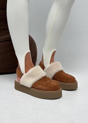 Уги жіночі замшеві коричневі короткі