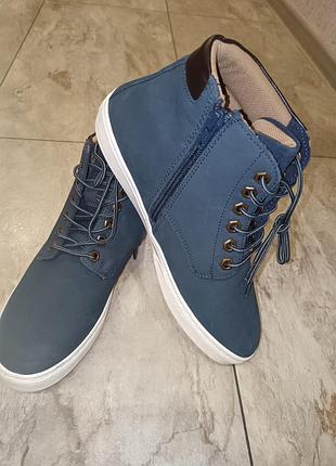 Стильные кожаные ботинки