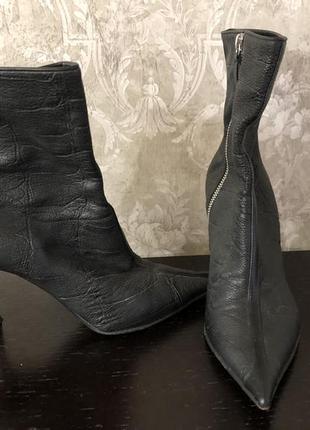Кожаные женские ботильоны casadei