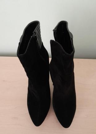 Полусапожки женские из искусственной замши.