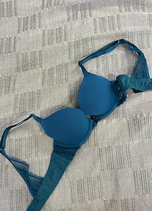 Синий бюстгальтер с кружевом 70а
