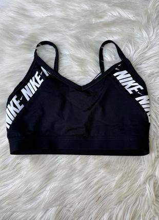 Спортивный топ nike