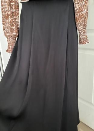 Атласна спідниця