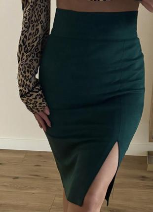 Смарагдова спідниця по фігурі