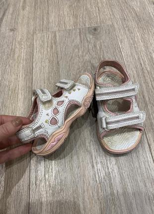 Детские босоножки на девочку clarks