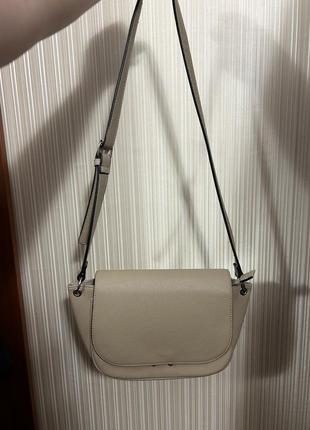 Женская бежевая сумочка