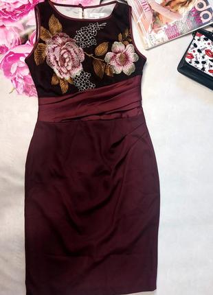 Вышитое платье