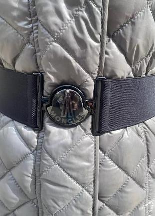 Шикарный оригинальный плащ от бренда 

moncler4 фото