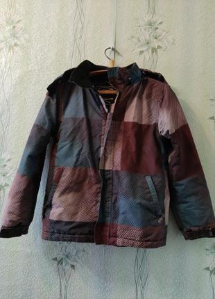 Демисезонная куртка на мальчика рост 134-140см