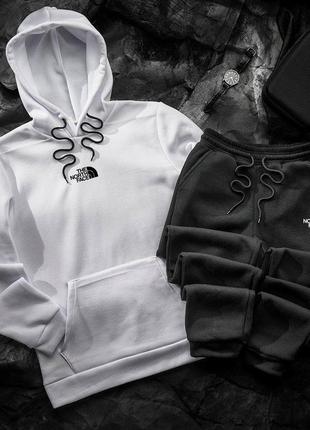 Спортивний костюм на флісі the north face дуже теплий та підходить для носінння кожного дня