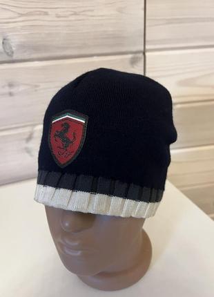 Шапка в стилі ferrari