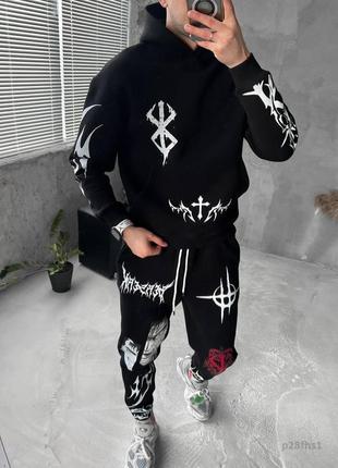 Мужской спортивный костюм