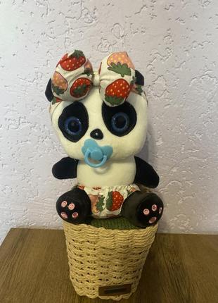 Пандочка з великими глазамт