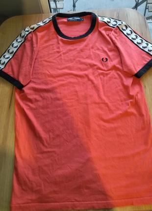 Футболка fred perry на лампасах