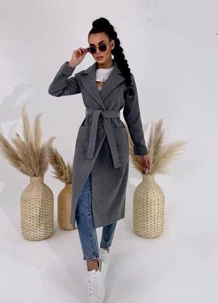 Стильне жіноче пальто