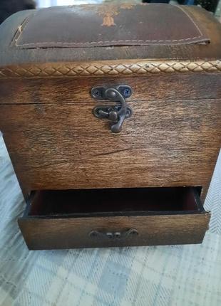 Дерев'яна скринька ручної роботи