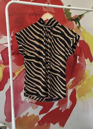 Бежева блуза з горловиною і короткими рулонними рукавами з принтом зебри new look розмір 34