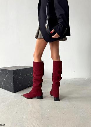 Элегантные замшевые зимние сапоги на удобном устойчивом каблуке