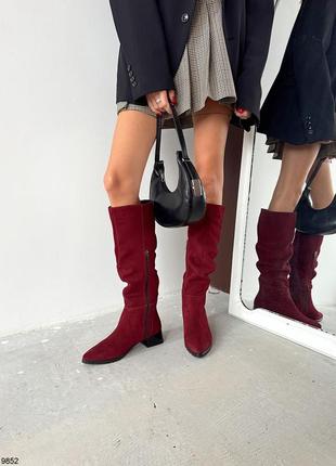 Элегантные замшевые зимние сапоги на удобном устойчивом каблуке