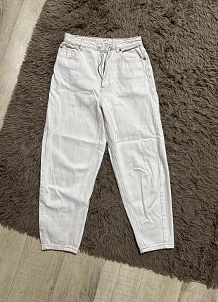 Джинсы мом белые