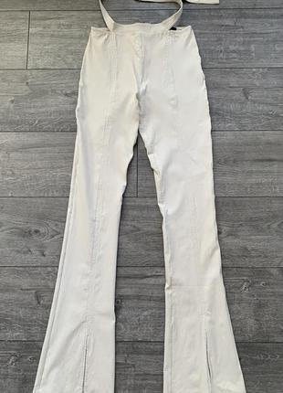 Брюки з високою посадкою bershka