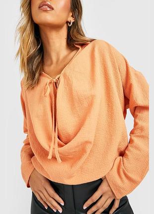 Boohoo текстурована крепова краватка з деталлю драпірування розмір