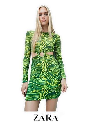 Платье с вырезами на талии