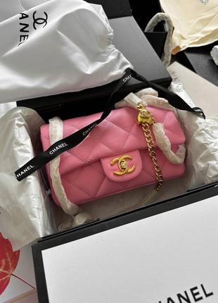 Женская сумка в стиле chanel