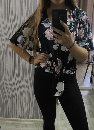 Блузка на завязках в цветочный принт от new look в размере м, рукав клеш