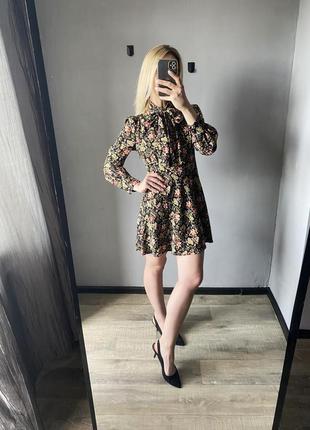 Шикарне плаття в квітковий принт від zara