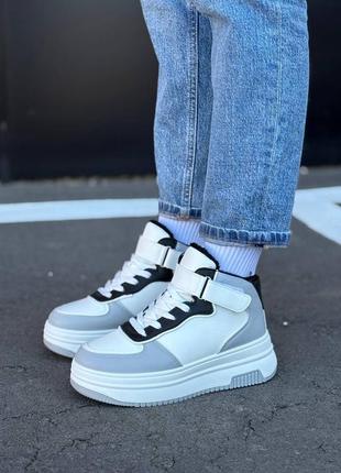 Женские зимние кроссовки