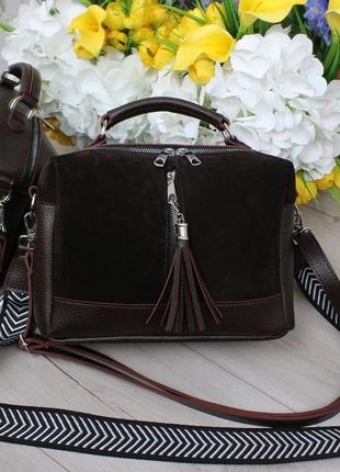 Сумка з натуральної замші та штучної шкіри з двома ремінцями декорована прикрасою у вигляді кісточки