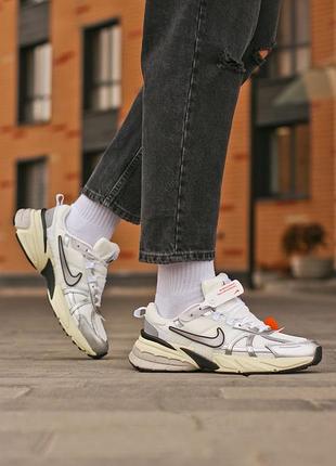 Nike v2k runtekk «summit white metallic silver» 2