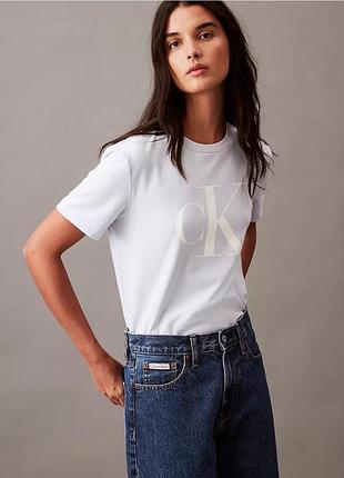 Футболка бренда calvin klein