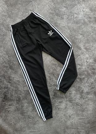 Спортивные штаны adidas черный резинка