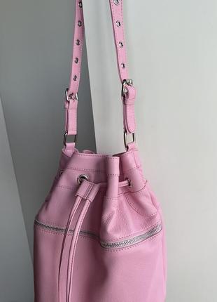 Новая розовая кожаная кросбоди сумка бакет беж nunoo arket cos bimba y lola acne