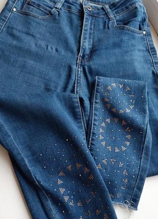 Джинси з оздобленням