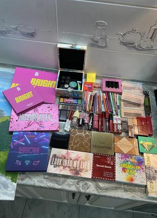 Коробка косметики!!