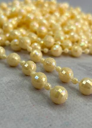 Намистини пластикові на нитці ø 4 і 9 мм - 90 см айворі з ав