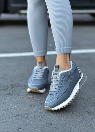 Зимние женские кроссовки