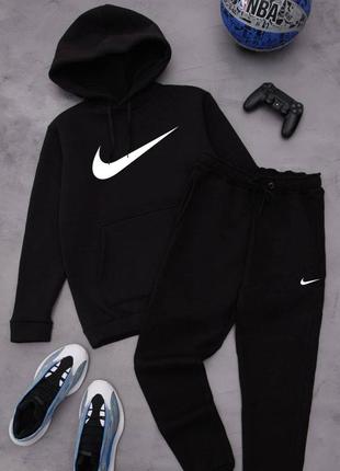 Чоловічий спортивний костюм nike на флісі дуже стильний та зроблений з високоякісних матеріалів