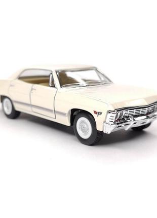 Машинка инерционная "1967 chevrolet impala" kt5458w-2 масштаб 1:36 белый