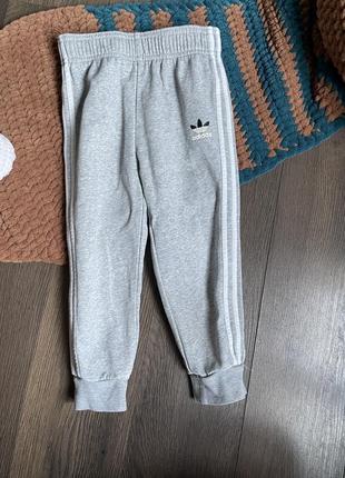 Сірі спортивні штани adidas оригінал  3-4 роки