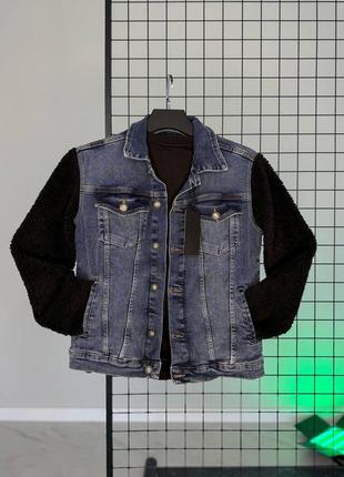 Чоловіча синя джинсова куртка з плюшевими рукавами модна чоловіча джинсовка відмінної якості