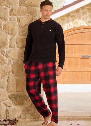 Чоловіча тепла піжама з флісу полар чорний лонгслів та штани в клітину червоно-чорні