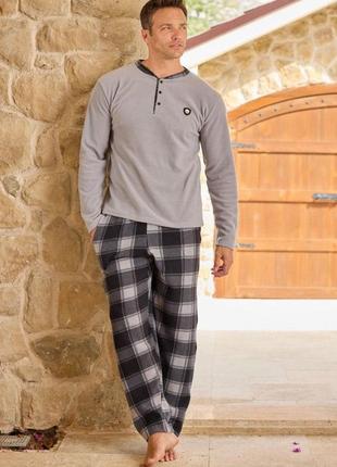 Чоловіча тепла піжама з флісу полар сірий лонгслів та штани в клітину темно-сірі