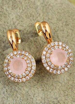 Серьги xuping jewelry мечта с камнем имитация розового кварца 1,9 см золотистые