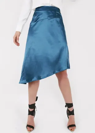 Новая атласная юбка-миди с асимметричным низом4 фото