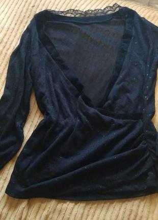 Новая прозрачная с блеском блуза с запахом, глубокое декольте.
размер m/l, удлиненная, нарядная, итальялия.